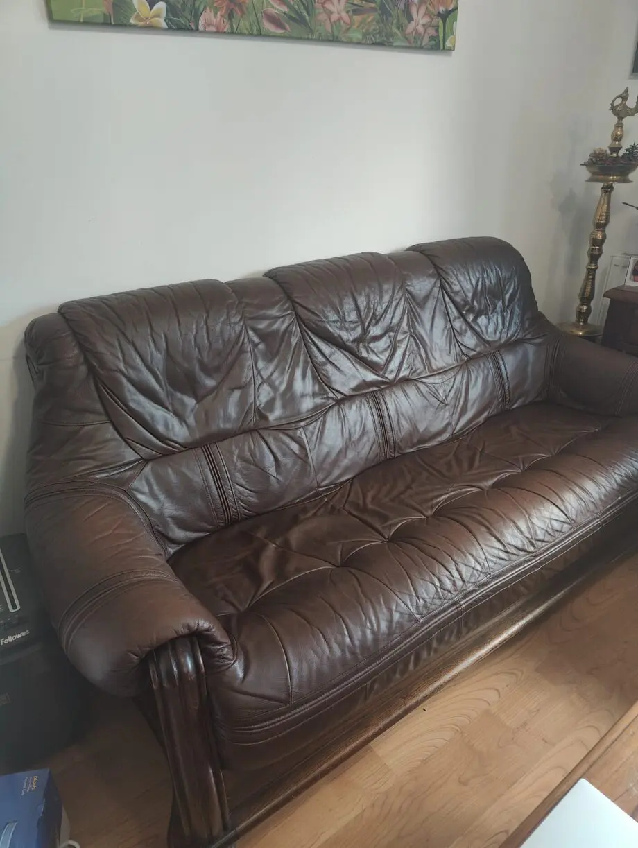 Large 3/4 seater dark brown leather sofa & 2 matching arm chairs