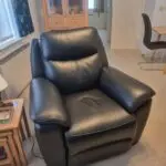 LA Z BOY black leather 2 seater electric recliner with matching electric recliner chair