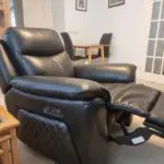 LA Z BOY black leather 2 seater electric recliner with matching electric recliner chair