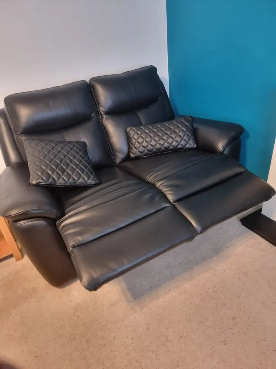 LA Z BOY black leather 2 seater electric recliner with matching electric recliner chair