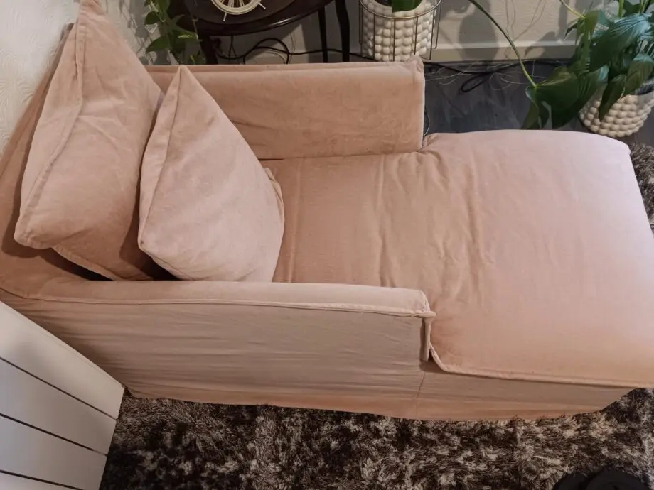 Salmon pink lounger