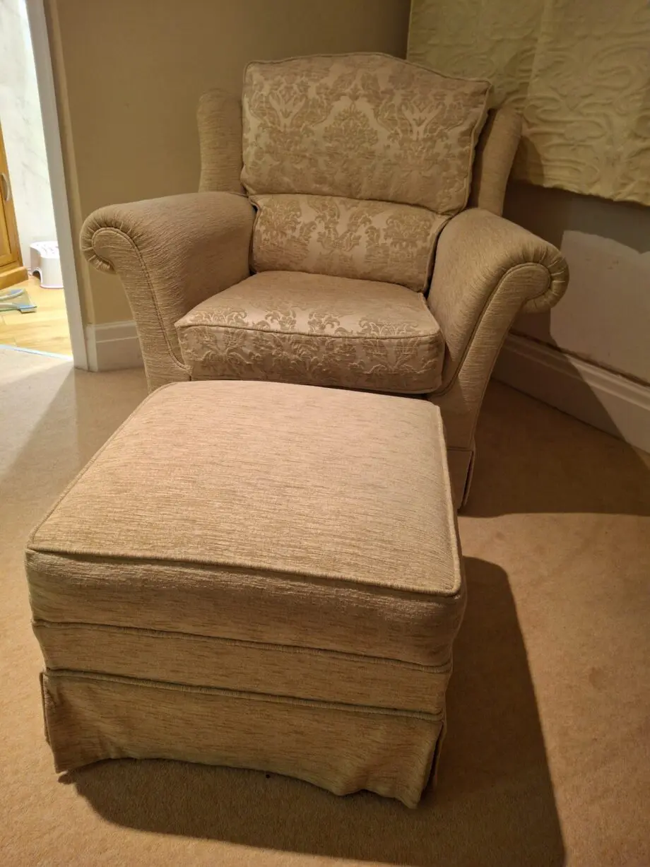 Gainsborough damask 3 piece suite by Wade with matching footstool and scatter cushions. Excellent condition