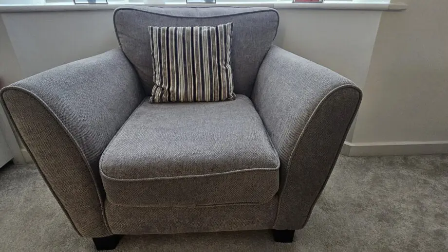 Sofa set inc 4 seater, 2 seater and Chair