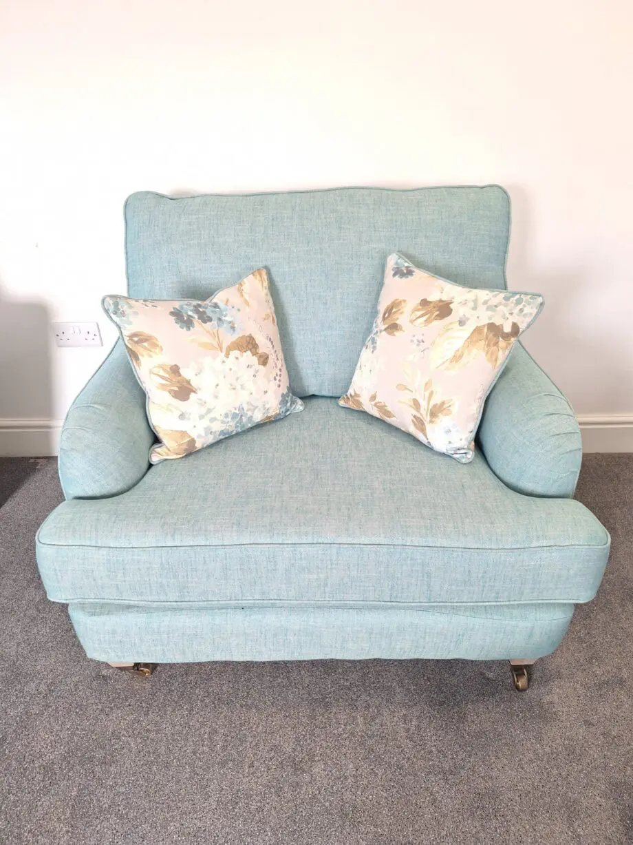Turquoise Snuggler T-Cushion Foam Seat Chair with 2 Scatter Floral Cushions (Brand New Ex Display Sofa)
