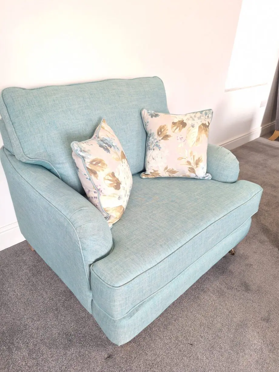 Turquoise Snuggler T-Cushion Foam Seat Chair with 2 Scatter Floral Cushions (Brand New Ex Display Sofa)