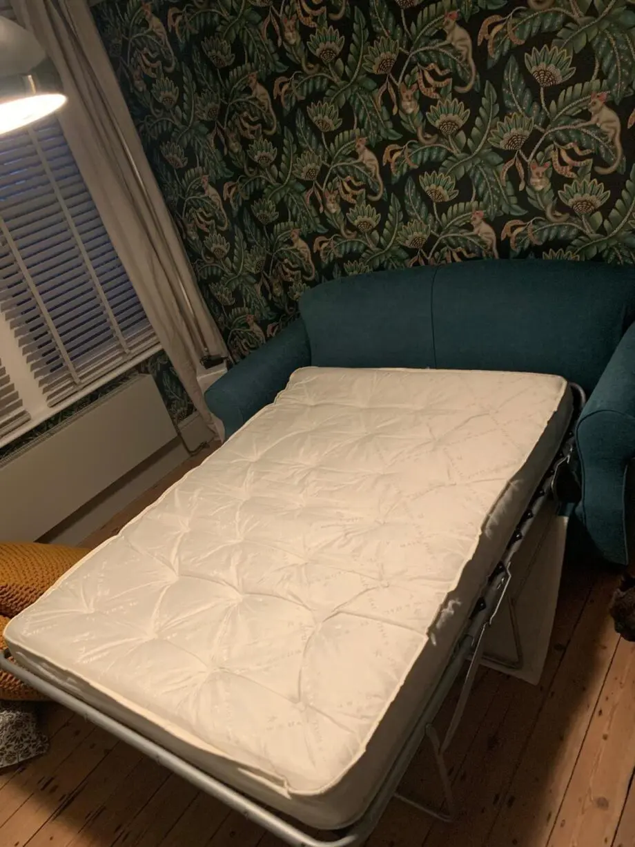 Willow & Hall - The Chilmark sofa bed - 3 seater - like new!