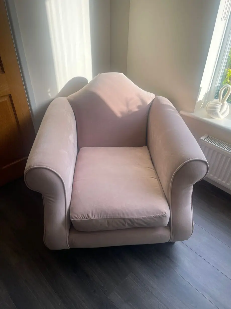 Loaf pink armchair