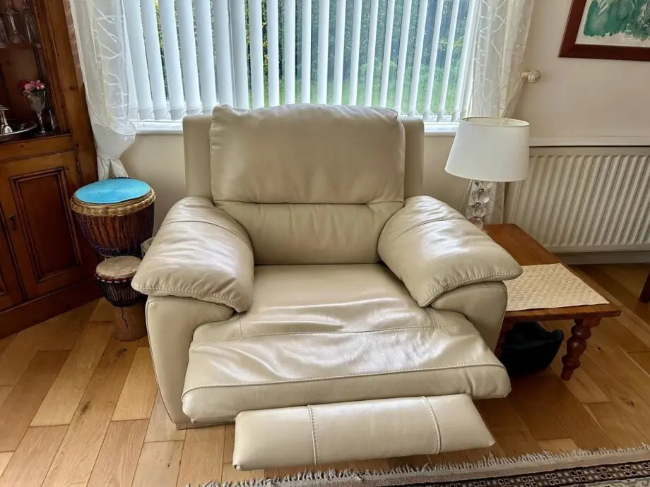 CREAM LEATHER SOFA SUITE