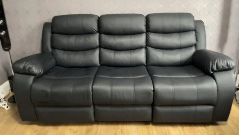 Leather recliner sofas