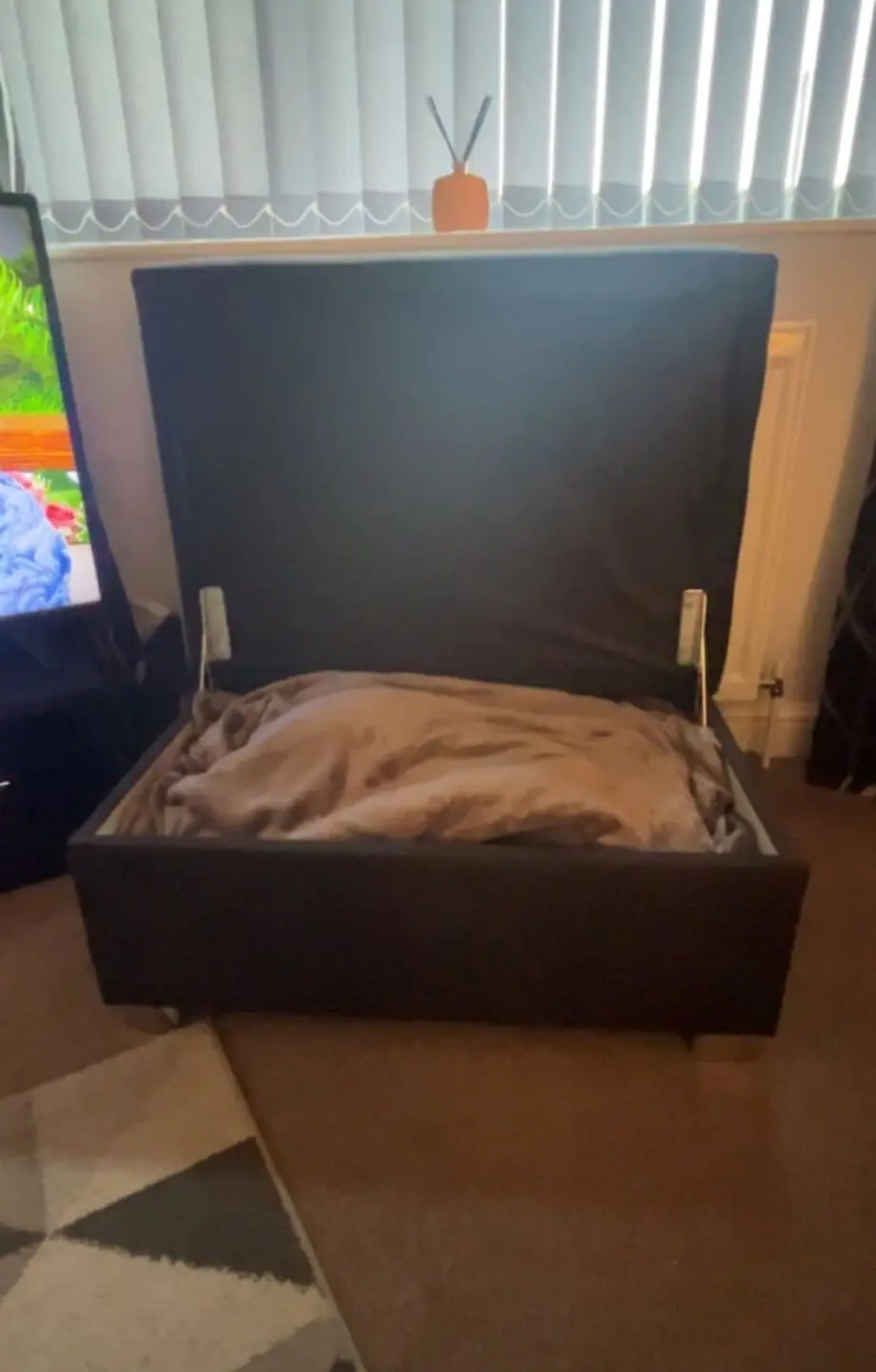 Honeypot furniture black scatter back 3 piece sofa suite