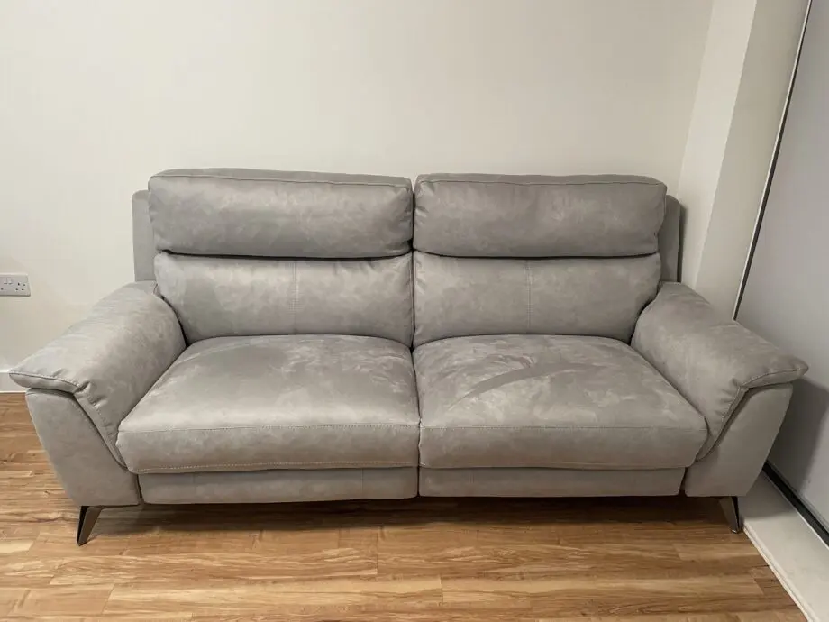 CONTEMPO COLLECTION FROM FURNITURE VILLAGE ELECTRIC RECLINER 3 SEATER SOFA IN LIGHT GREY SADDLE FABRIC