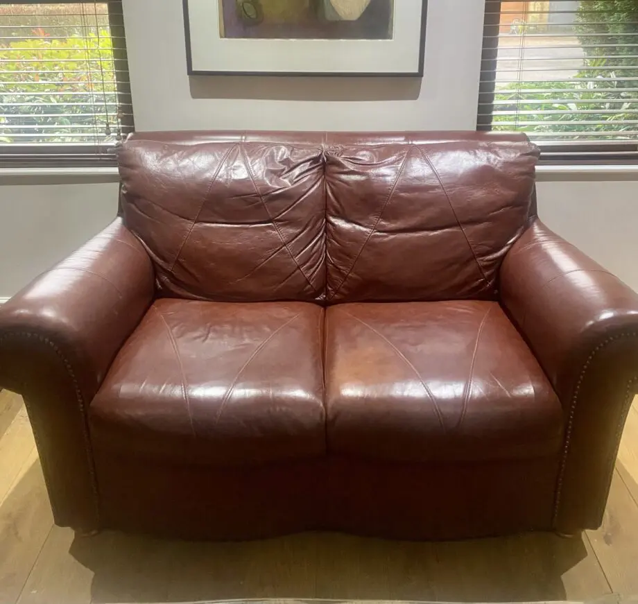 Great quality leather 2 seater setter with stud details