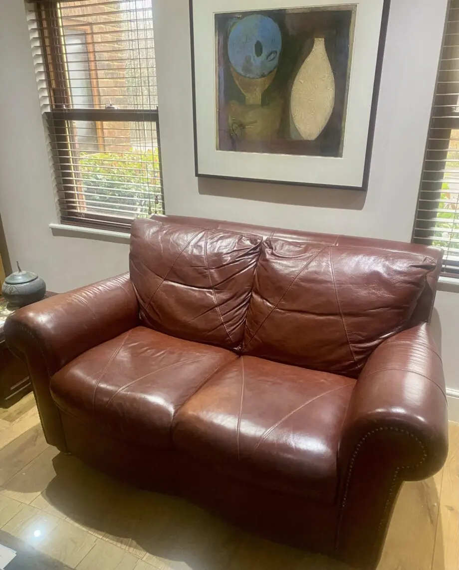 Great quality leather 2 seater setter with stud details