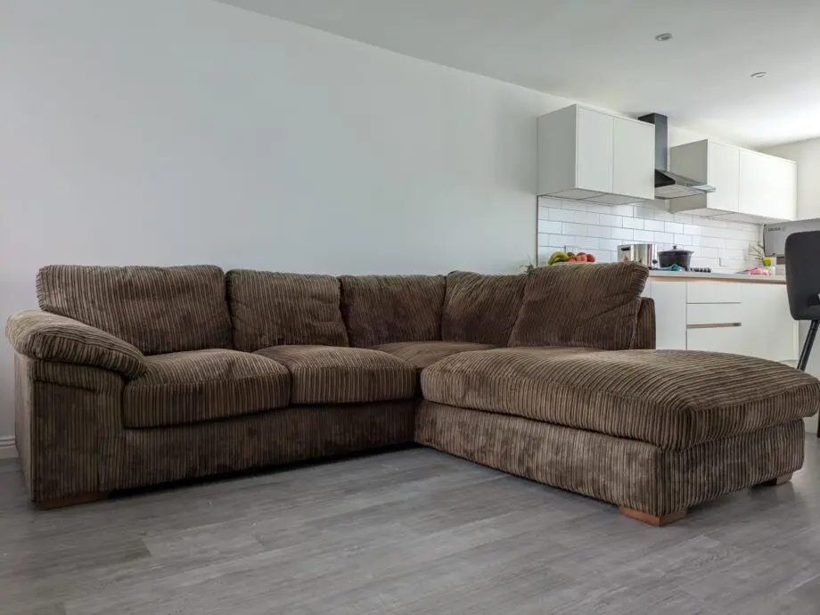 Cargo Brown Preston RHF Corner Sofa with Light Wood Feet