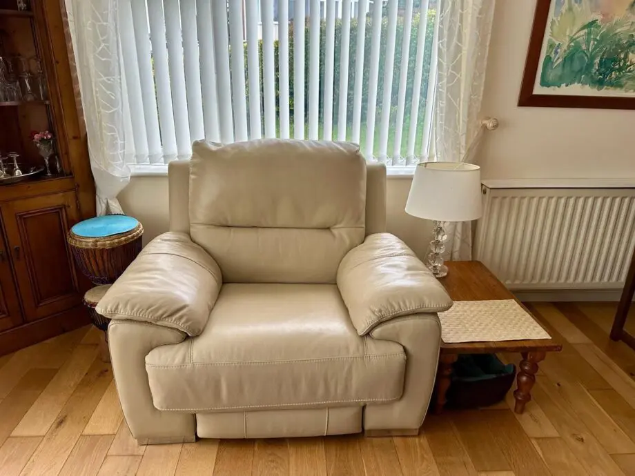 CREAM LEATHER SOFA SUITE