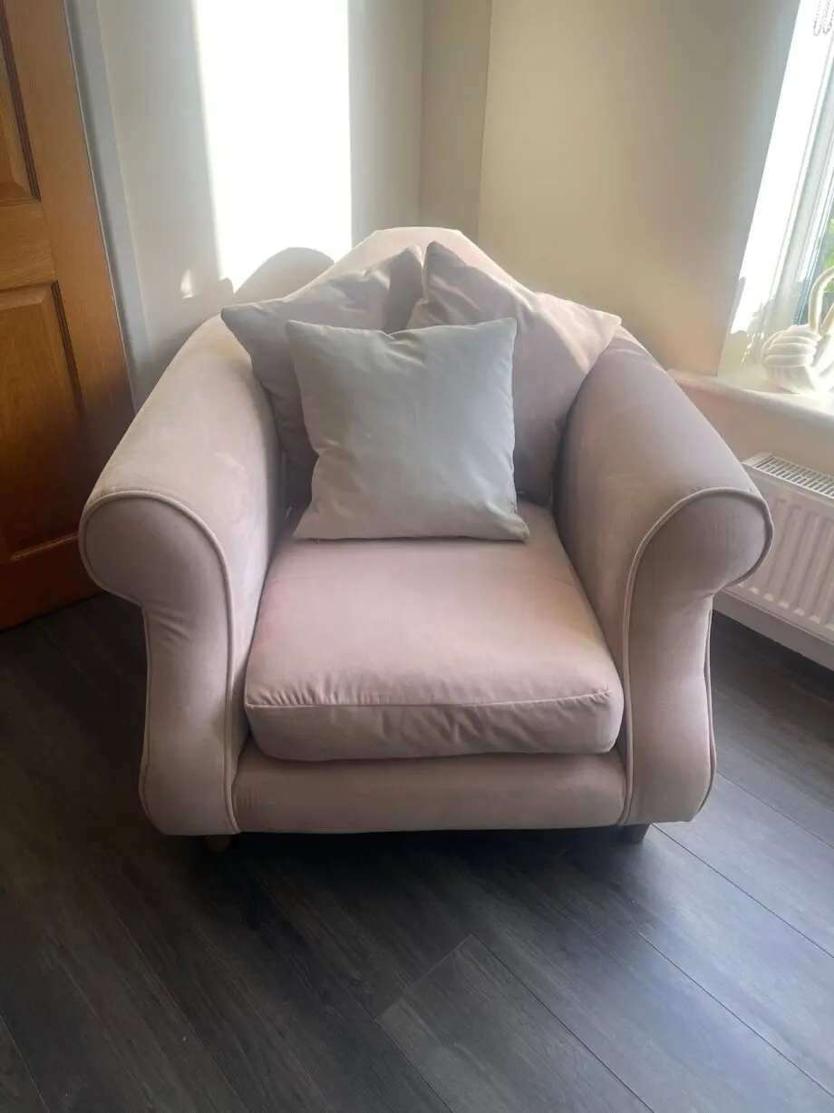 Loaf pink armchair
