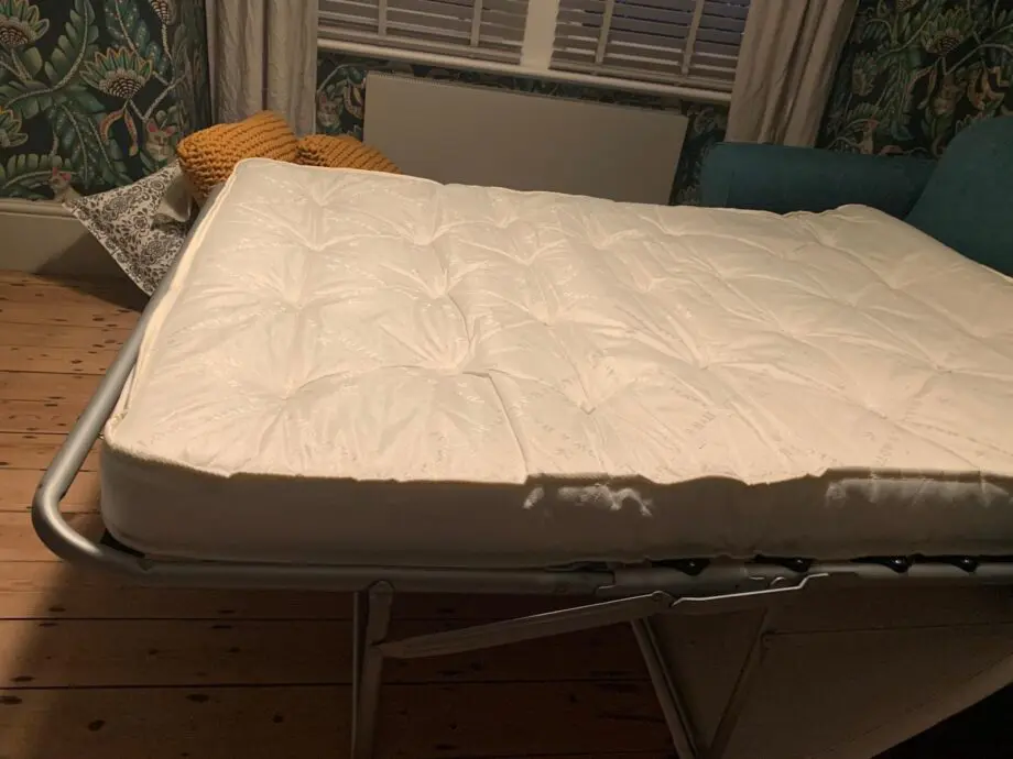 Willow & Hall - The Chilmark sofa bed - 3 seater - like new!