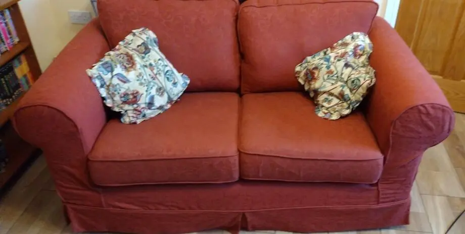 Pair of SofaSofa Albany 2-seater loose-cover sofas in Dark Terracotta Kingston jacquard patterned fabric