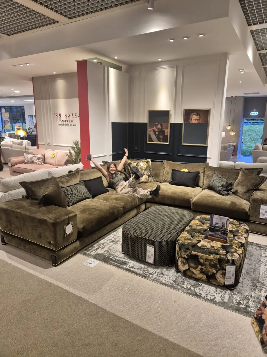 TED BAKER Duke Corner like new