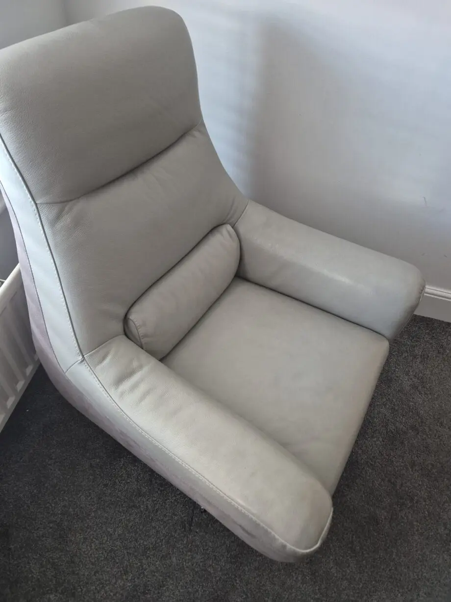 DFS Valdez Swivel Chair