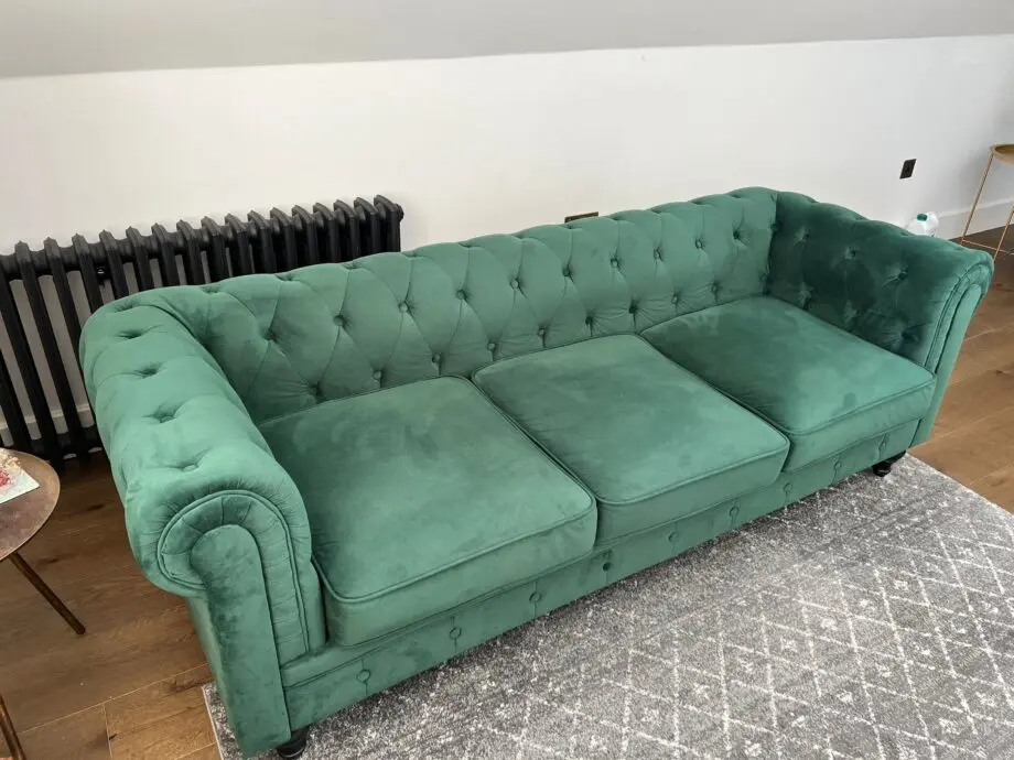 Green chesterfield sofa - 3 seater velvet fabric - as new!