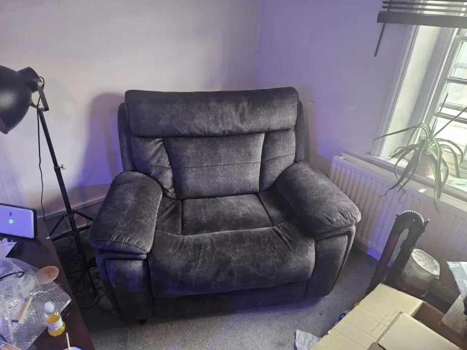 Scs 4 seater slight curved sofa and cuddle chair