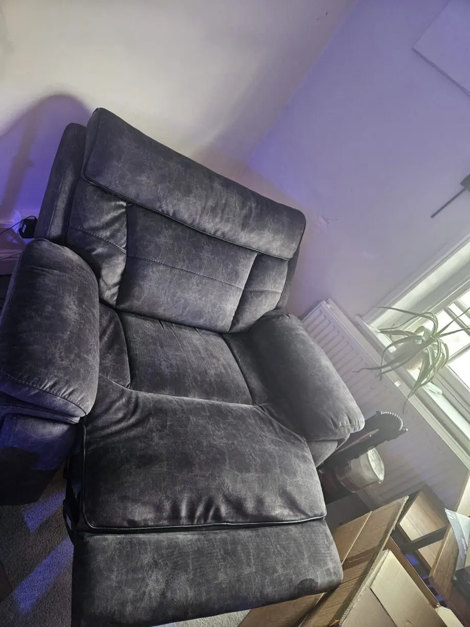 Scs 4 seater slight curved sofa and cuddle chair