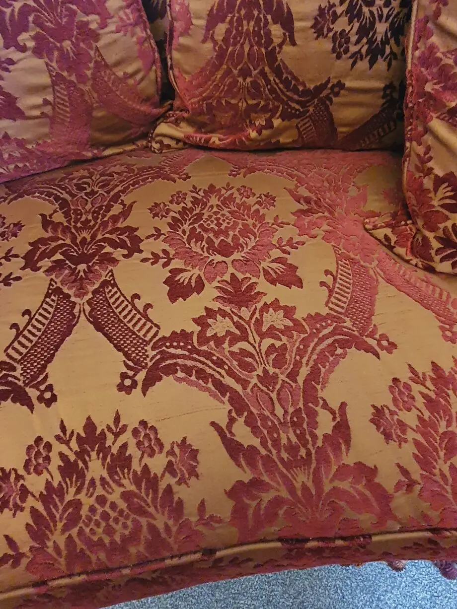 🔥 FINAL REDUCTION – LAST CHANCE! 🔥 Stunning 3–4 Seater Designer Sofa – Red/Gold – £225 – Immaculate Condition