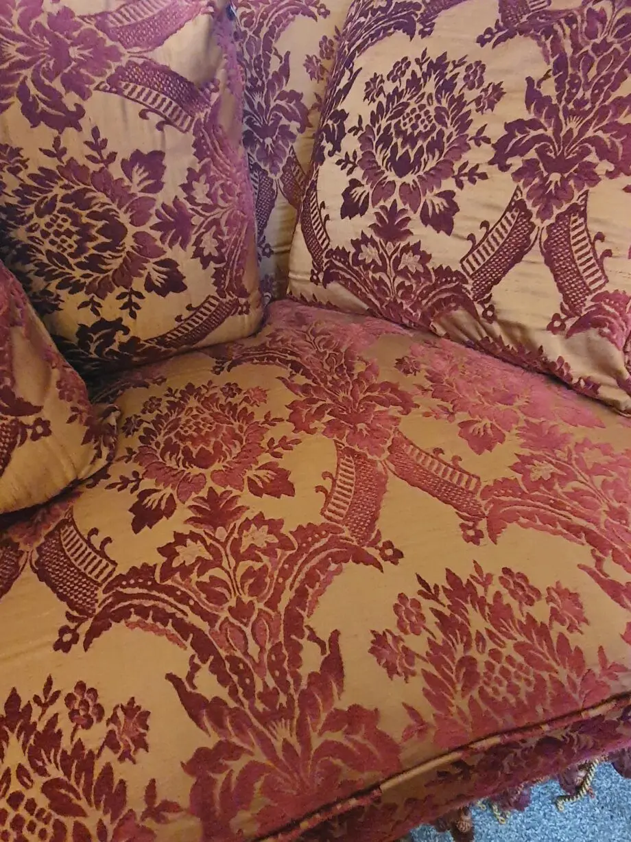 🔥 FINAL REDUCTION – LAST CHANCE! 🔥 Stunning 3–4 Seater Designer Sofa – Red/Gold – £225 – Immaculate Condition