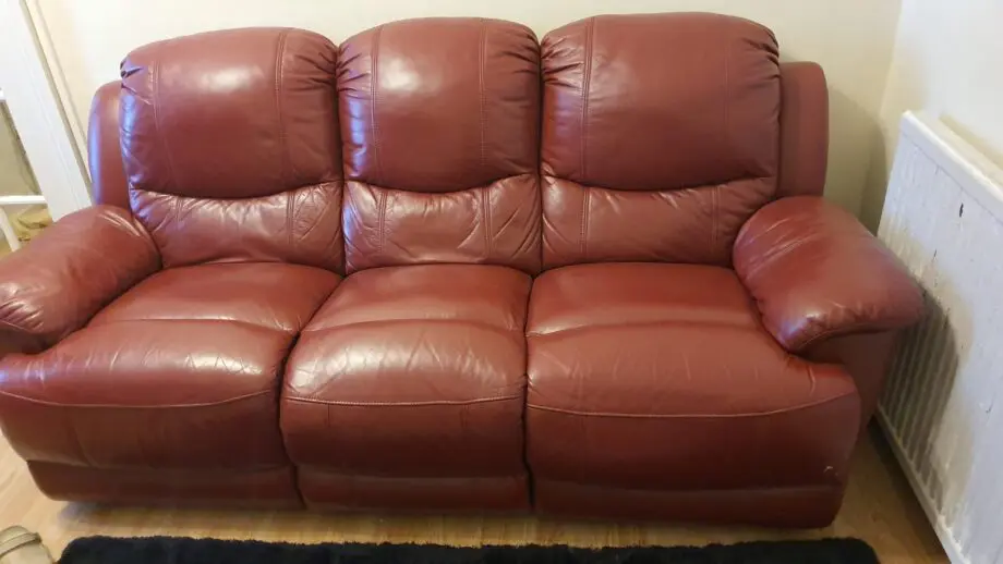 Red 3 seater leather sofa in good state