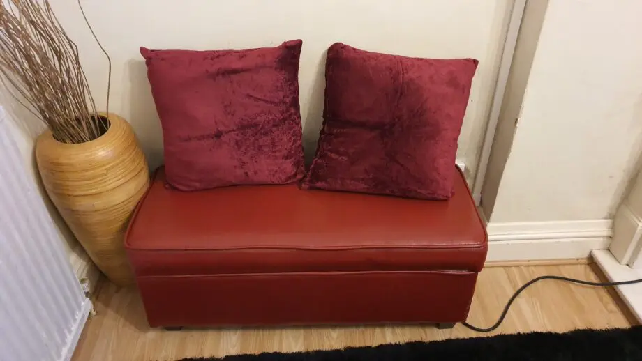 Red 3 seater leather sofa in good state
