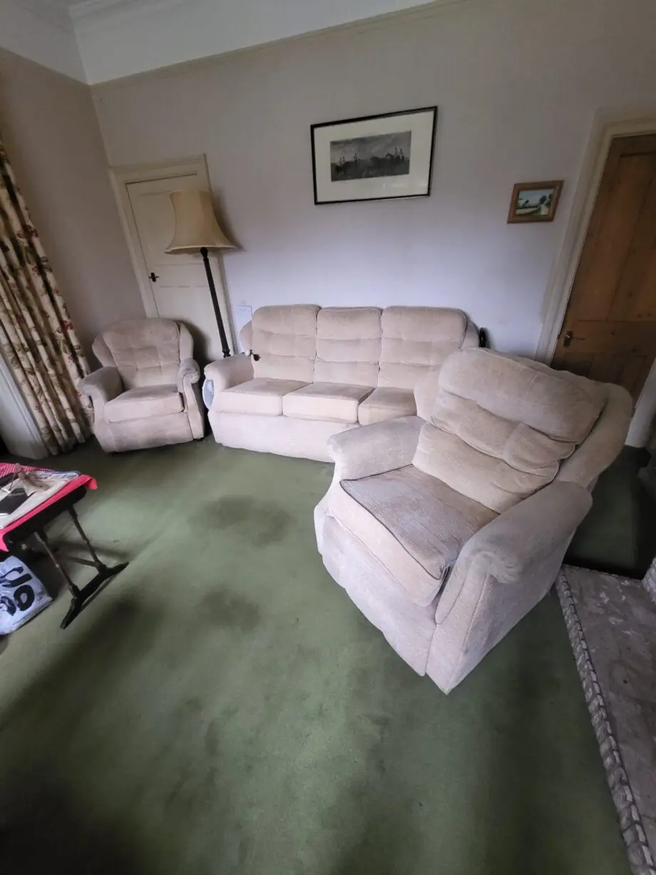 1 sofa a 2 matching chairs