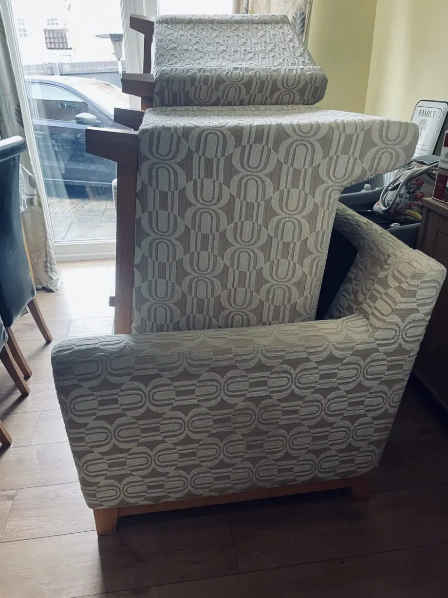 Beige and cream 3 piece suite in Good Condition