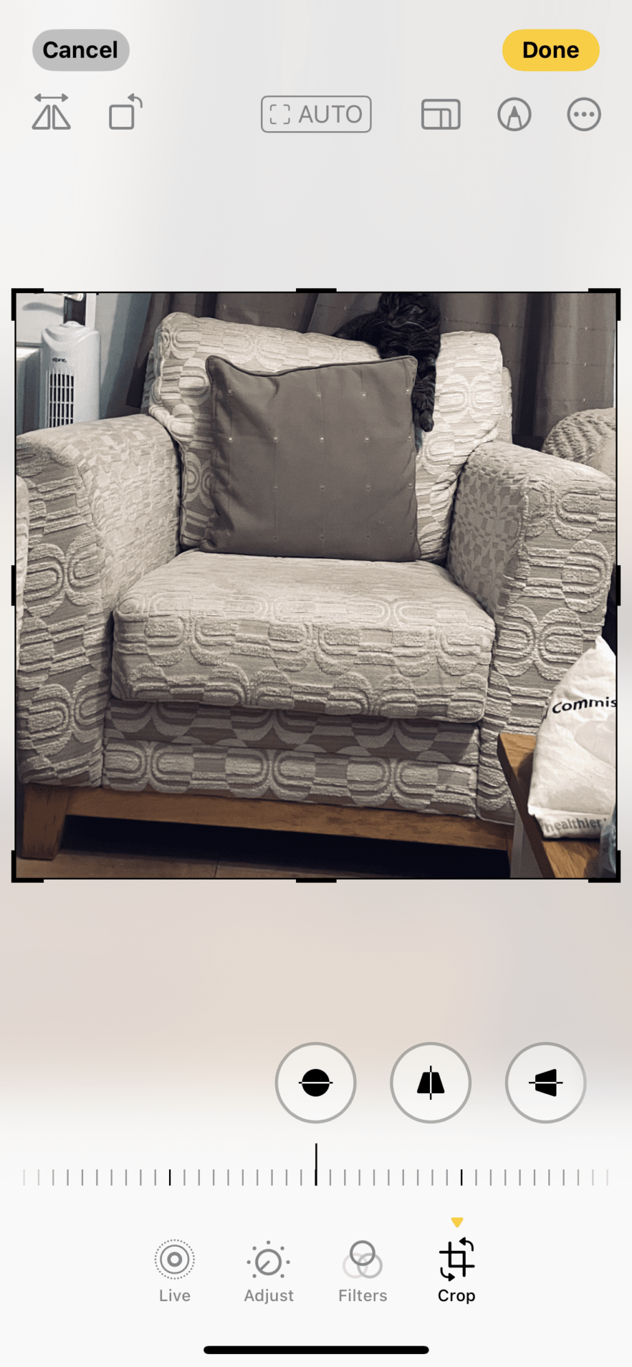 Beige and cream 3 piece suite in Good Condition