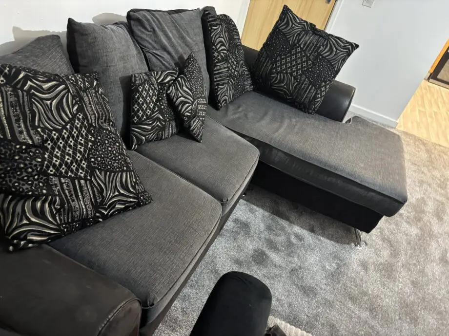 Comfortable Right Hand Corner Seater Sofa – £150 (Open to Offers)