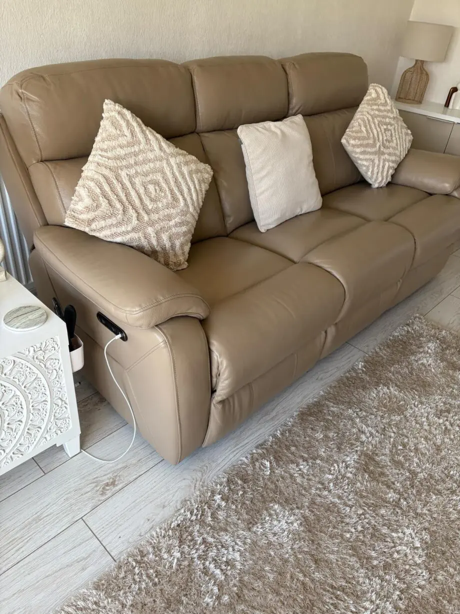 DFS navona 3 piece suite 4 recliners