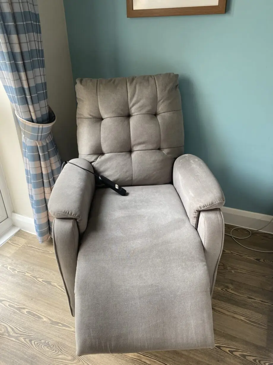 Charlbury Fabric Single Motor Rise Recliner Electric Lift Chair