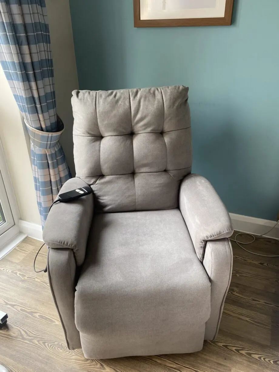 Charlbury Fabric Single Motor Rise Recliner Electric Lift Chair