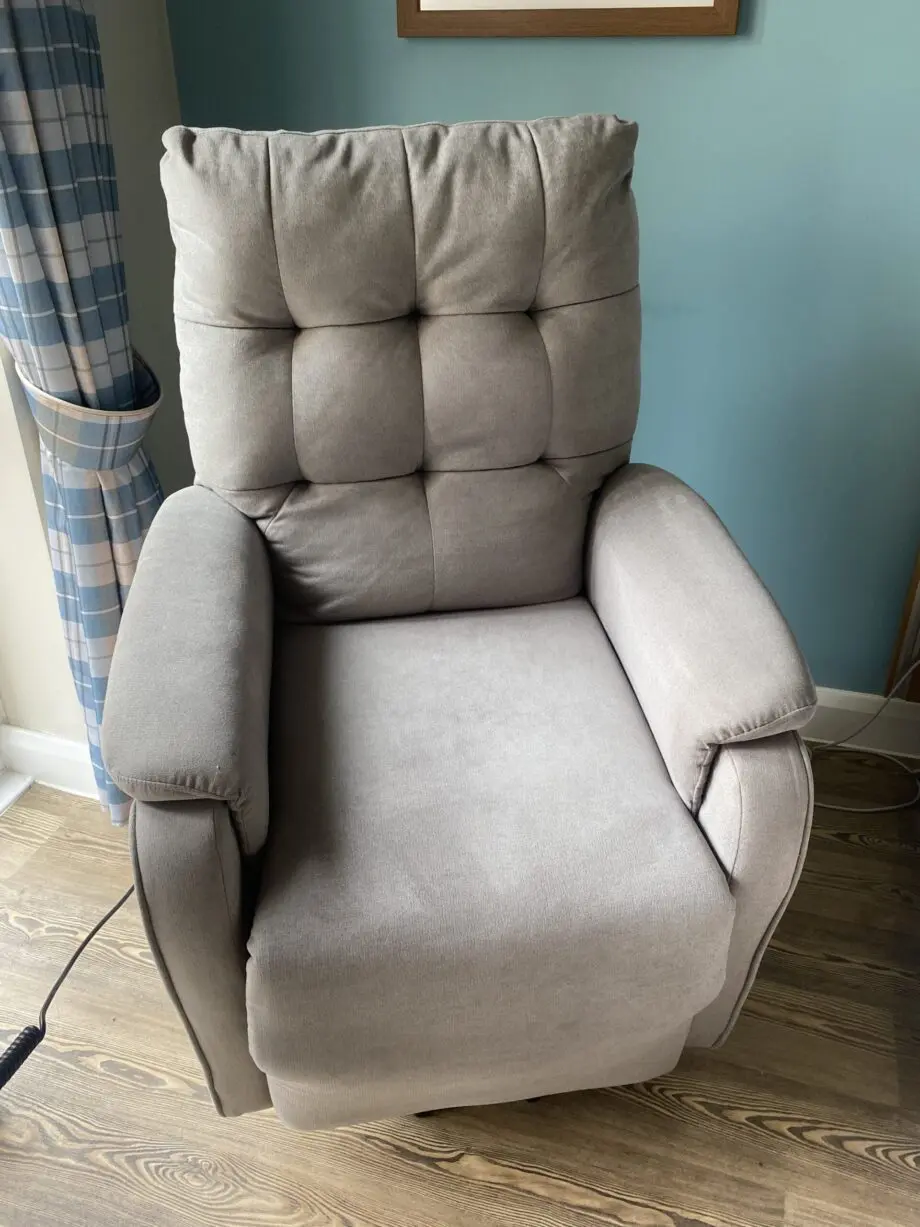 Charlbury Fabric Single Motor Rise Recliner Electric Lift Chair