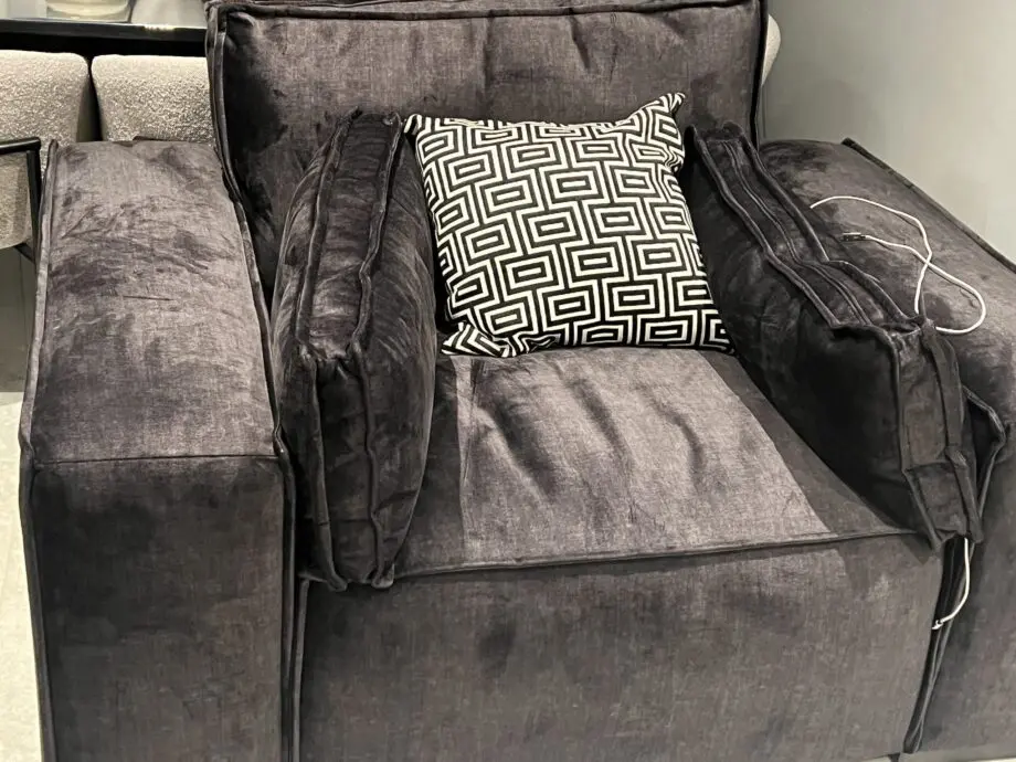 Black velvet 2 seaters sofa from sofa club