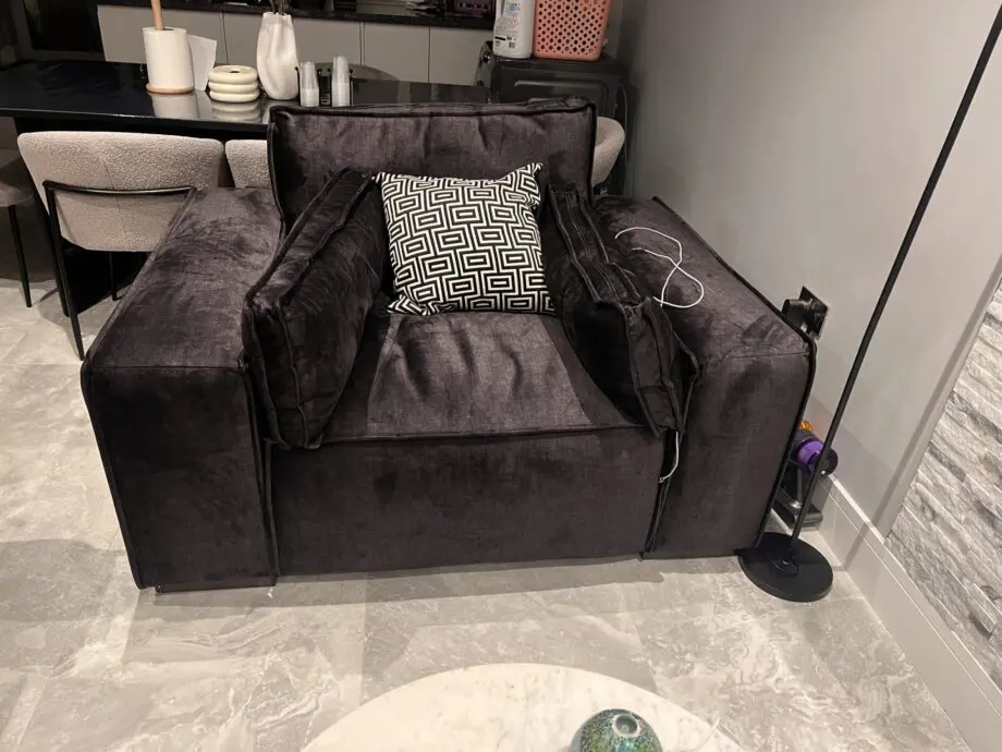 Black velvet 2 seaters sofa from sofa club