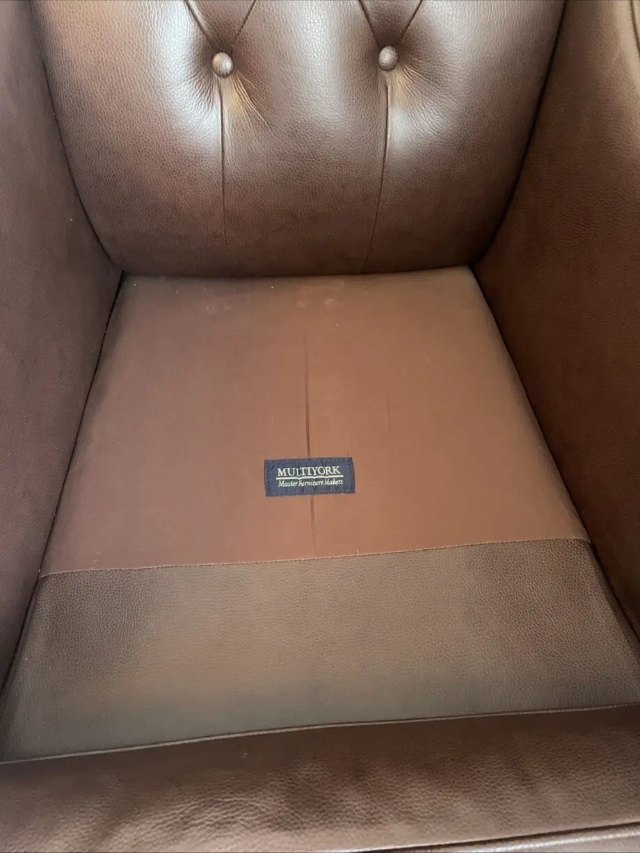 Multiyork leather buttoned arm chair