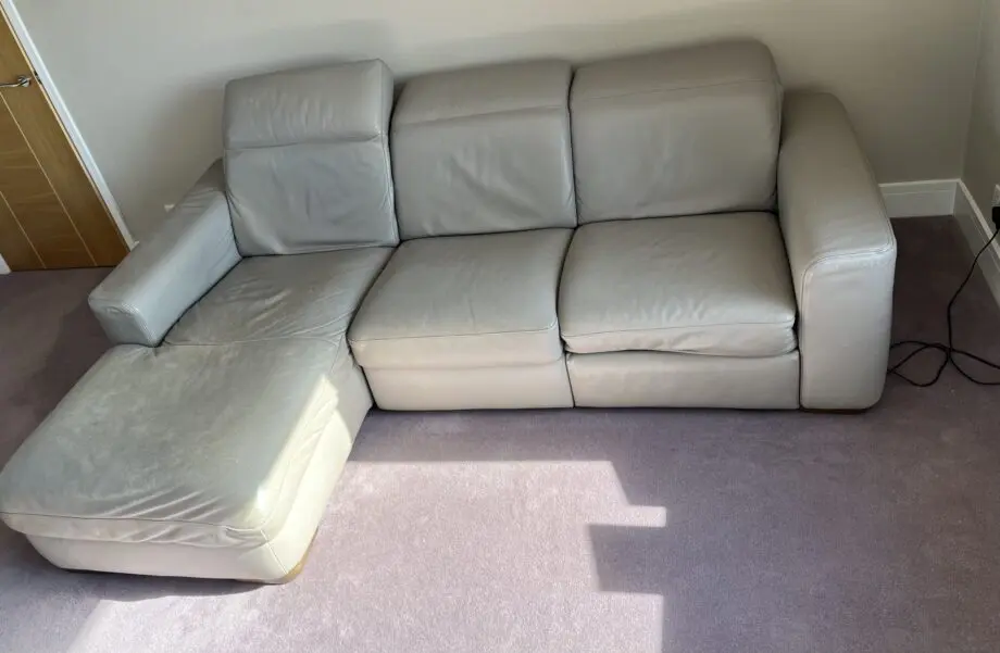 Natuzzi Diesis 5 seat sofa with Chaise and recliner.
