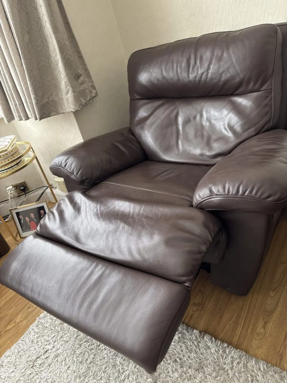 Armchair power recliner