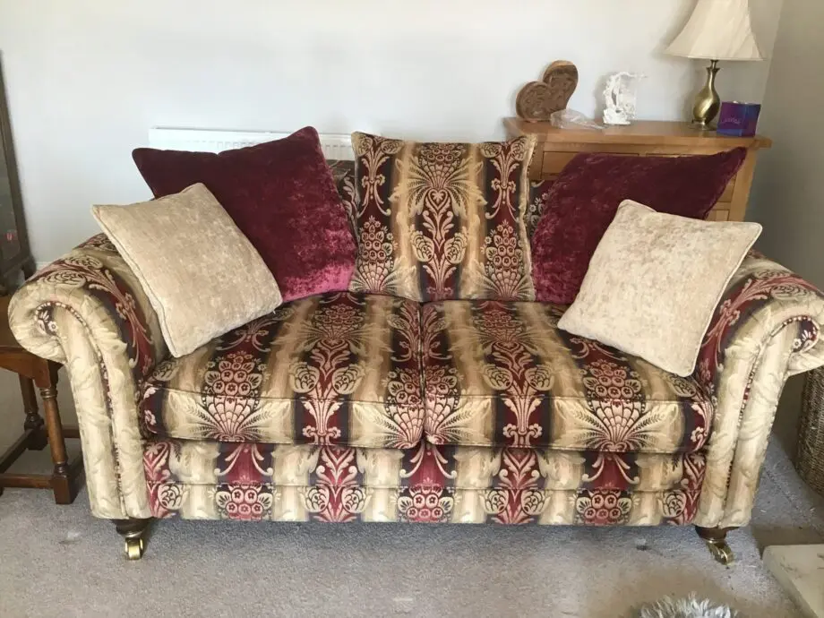 Newlyn from Christopher Pratts - 3-Seater + 2-Seater + Chair - Red and Gold