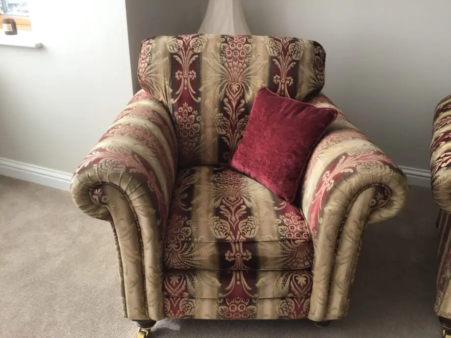 Newlyn from Christopher Pratts - 3-Seater + 2-Seater + Chair - Red and Gold