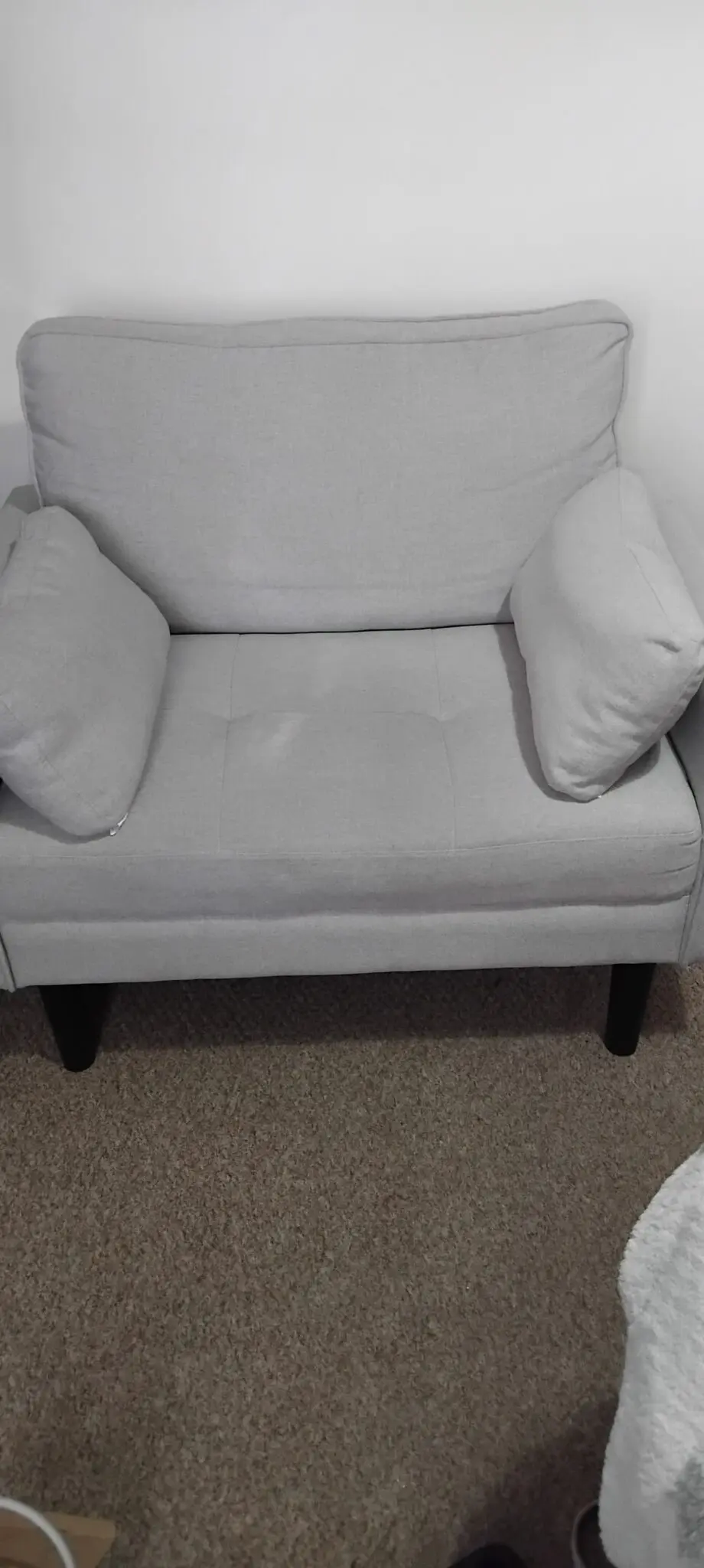A grey arm chair with a weight capacity of 136kg
