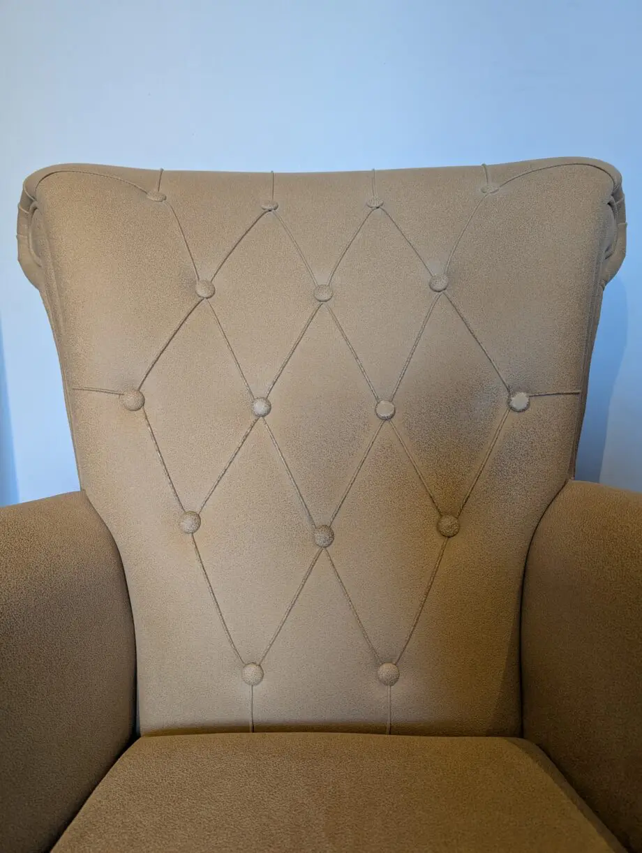 Chesterfield-Style 3-Seater Sofa & Two Wingback Armchairs – 3-Piece Suede Set