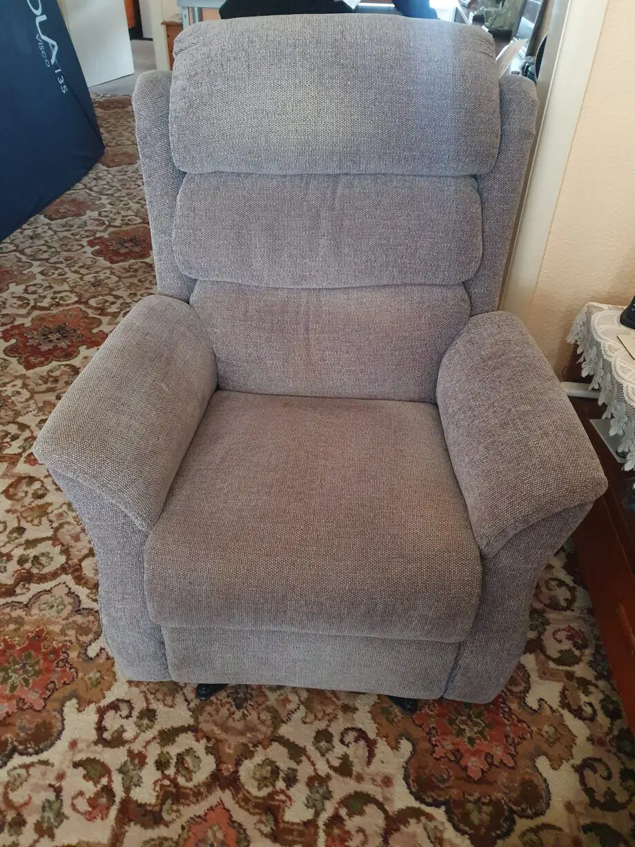 Hendon & Hamble rise and recline cosi chair