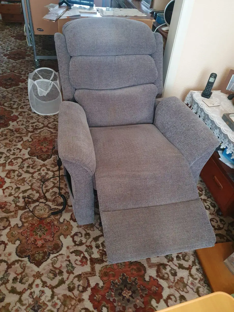 Hendon & Hamble rise and recline cosi chair